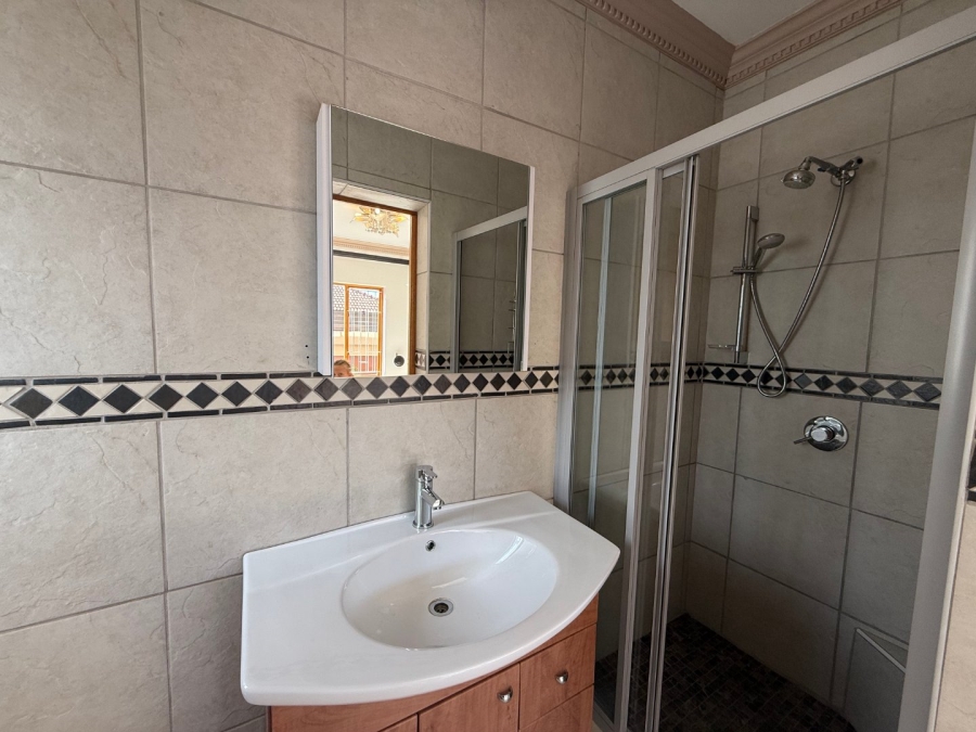 5 Bedroom Property for Sale in Birdwood Estate North West
